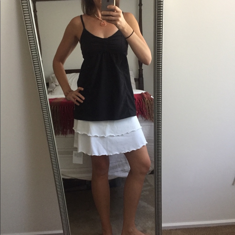 Athleta black top with built-in shelf bra